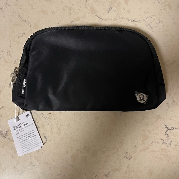 lululemon athletica Handbags - Lululemon Everywhere Belt Bag Large Fanny Pack Backpack Black 2L Cross Body Bag